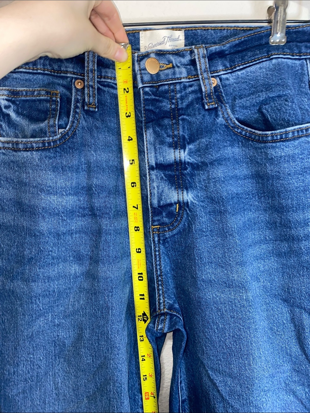 💋Adorable high rise 90’s slim Jeans frayed at the let holes! - Picture 6 of 11
